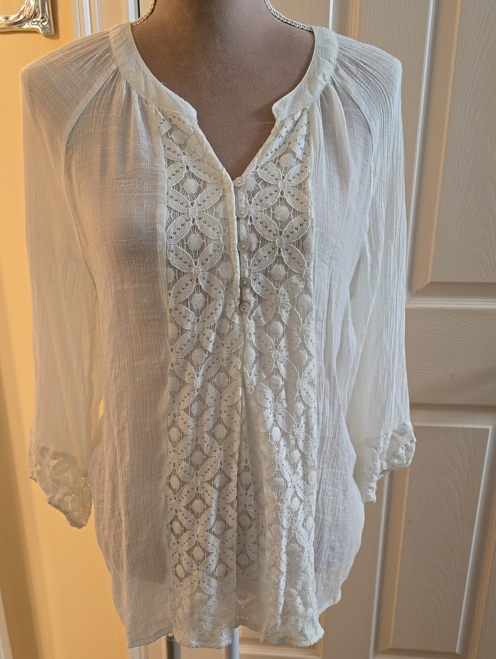 Robert Louis Ivory Lace-Front Women's Blouse Size Medium
